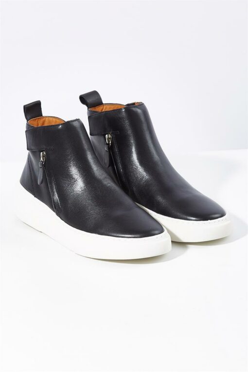 EOS Minimalist Zip Up Leather Sneaker
